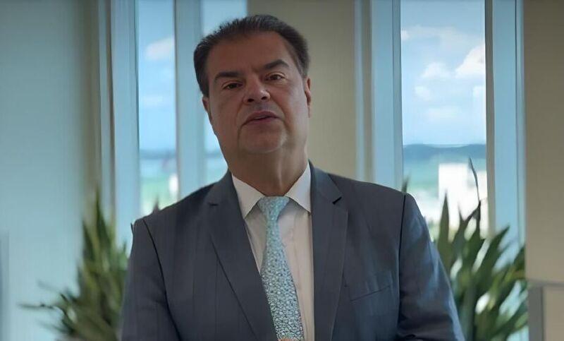 Em nota, parlamentar alerta para riscos da tensão entre os poderes no Brasil
